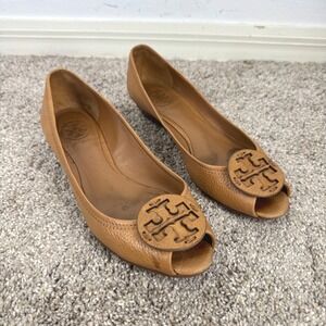 Tory Burch Sally Peep Toe Wedge Pumps Leather Tan Logo Medallion 6.5M Luxury
